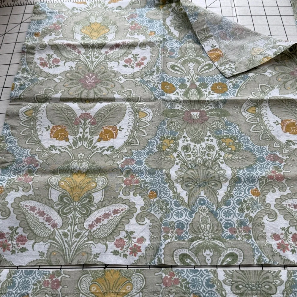 Pottery Barn Cotton Napkins Set of 4 – Green Paisley Floral – 20x20